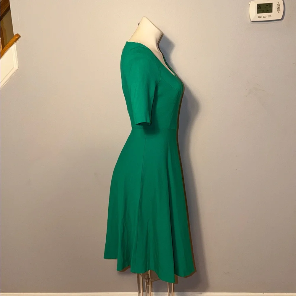 Kate Spade ladies Kelly Green Scoop neck Fit and flare dress. Size 8.